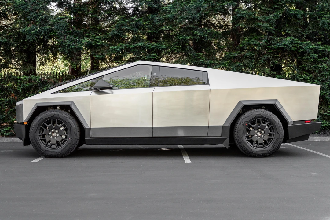 2024 Tesla Cybertruck - Image 8 of 31