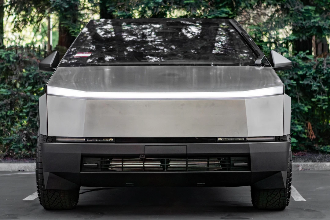 2024 Tesla Cybertruck - Image 2 of 31