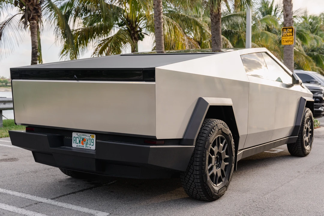 2024 Tesla Cybertruck - Image 10 of 31