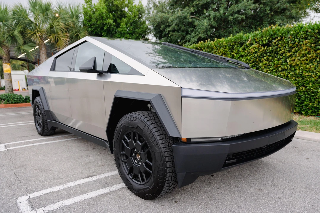 2024 Tesla Cybertruck - Image 14 of 31