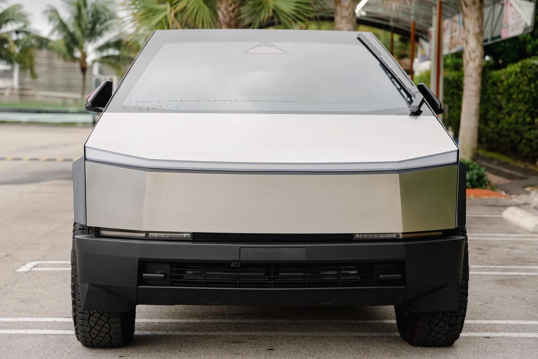 2024 Tesla Cybertruck - Image 2 of 31
