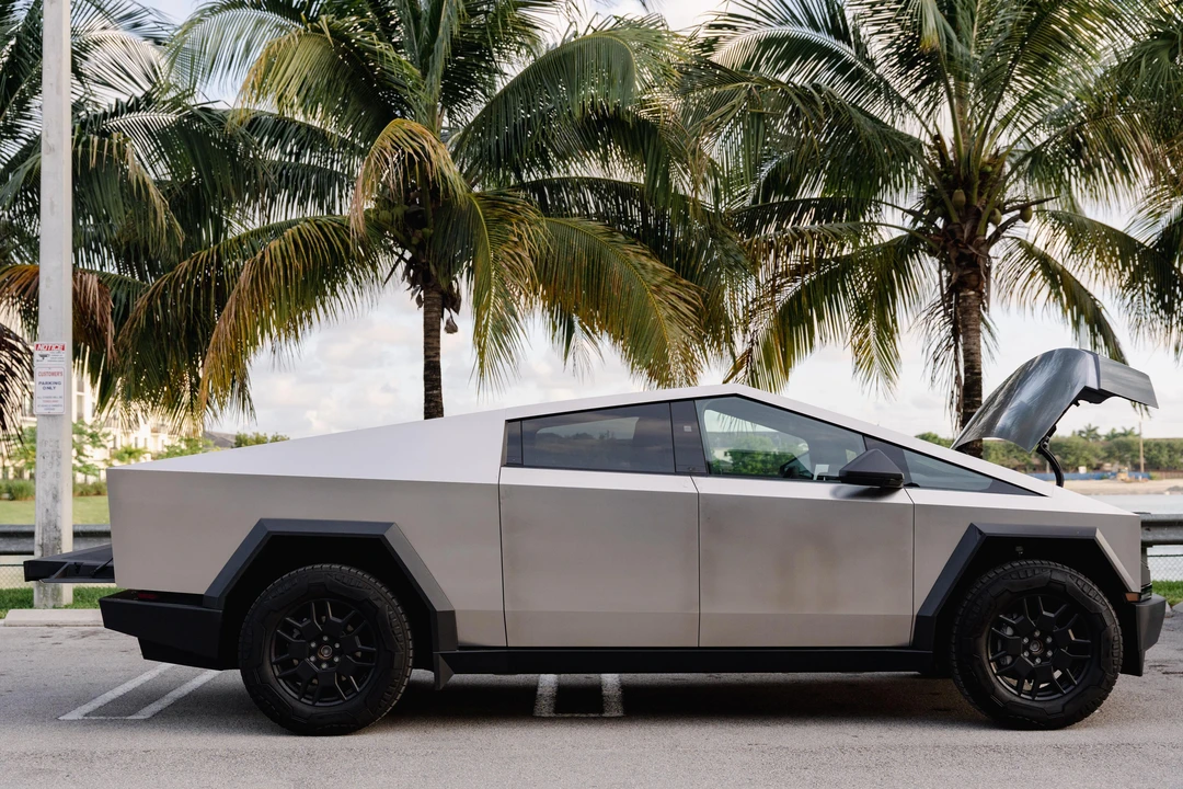 2024 Tesla Cybertruck - Image 12 of 31