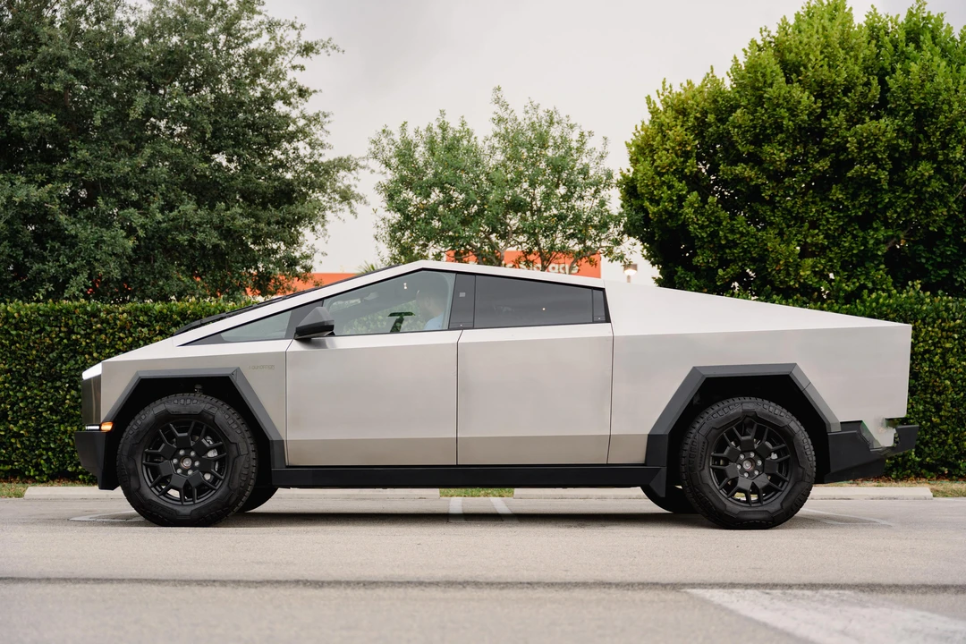 2024 Tesla Cybertruck - Image 9 of 31