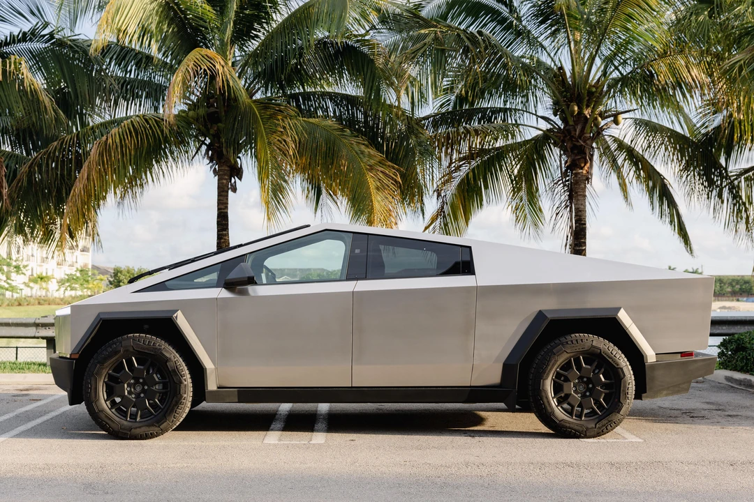 2024 Tesla Cybertruck - Image 8 of 31