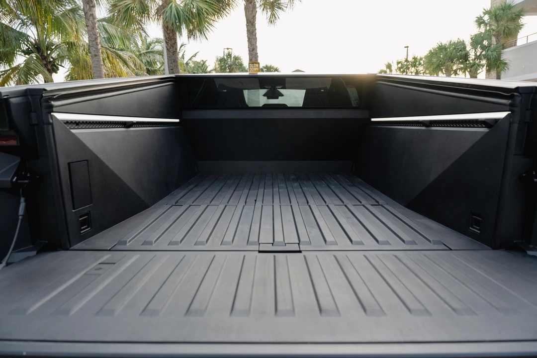 2024 Tesla Cybertruck - Image 29 of 31
