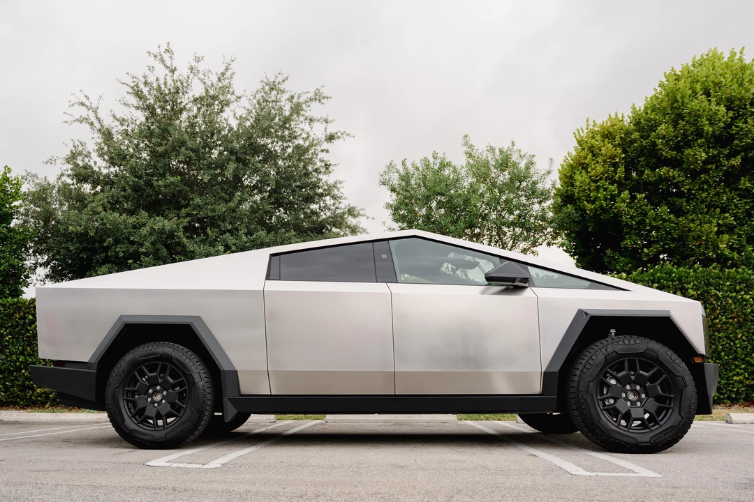2024 Tesla Cybertruck - Image 11 of 31
