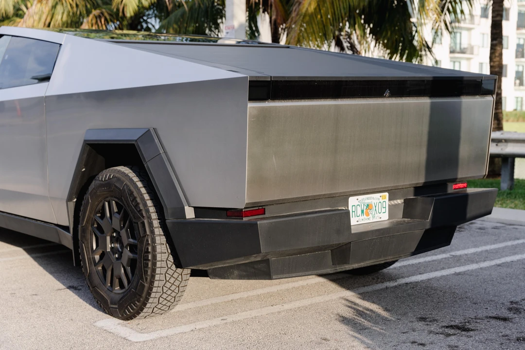 2024 Tesla Cybertruck - Image 25 of 31