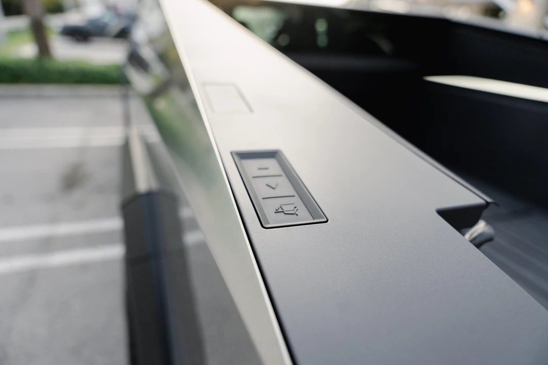 2024 Tesla Cybertruck - Image 28 of 31