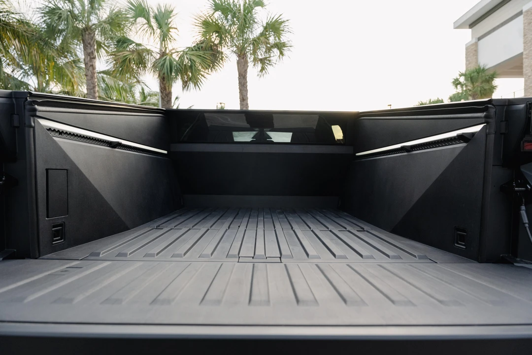 2024 Tesla Cybertruck - Image 30 of 31