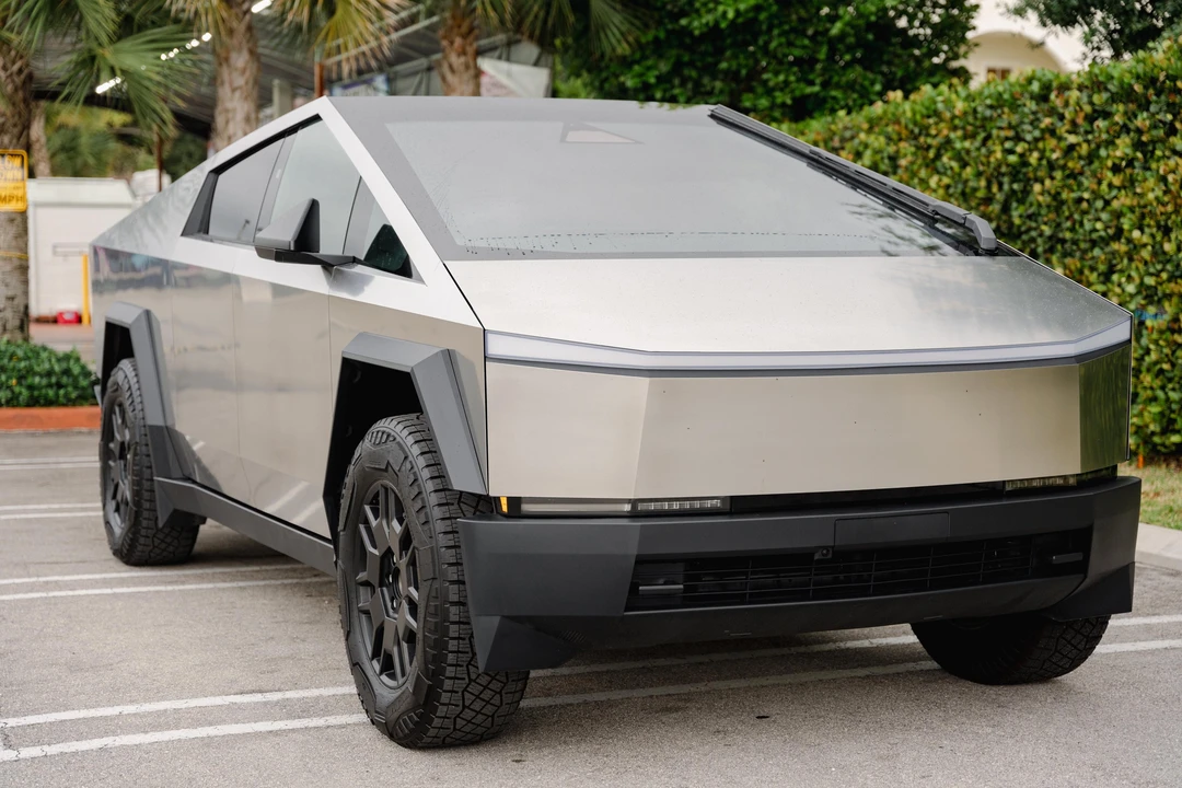 2024 Tesla Cybertruck - Image 15 of 31