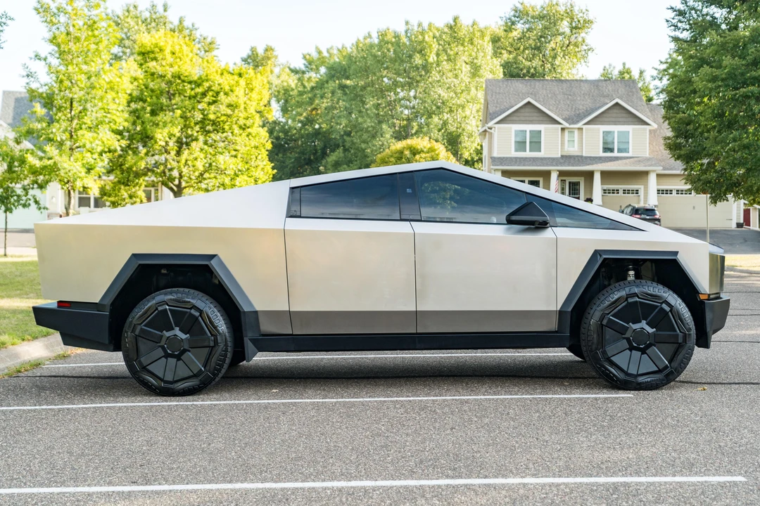 2024 Tesla Cybertruck - Image 8 of 31