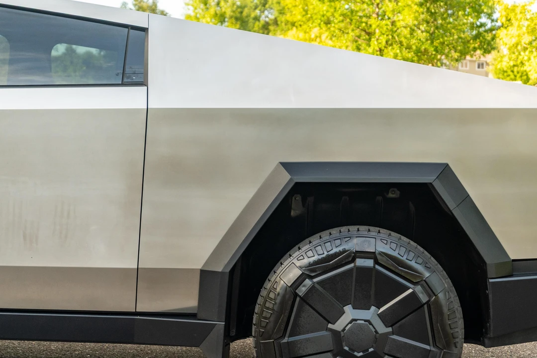 2024 Tesla Cybertruck - Image 25 of 31