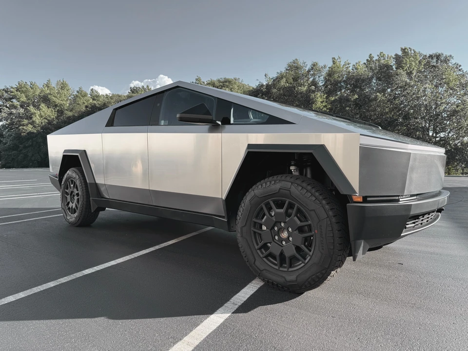 2024 Tesla Cybertruck - Image 19 of 31