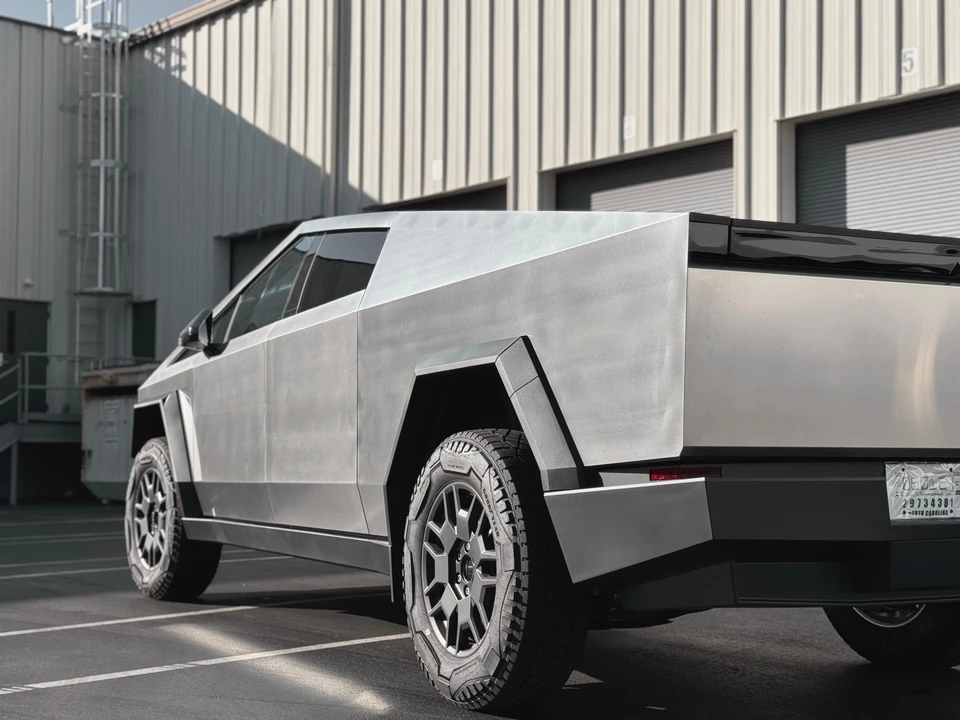 2024 Tesla Cybertruck - Image 29 of 31