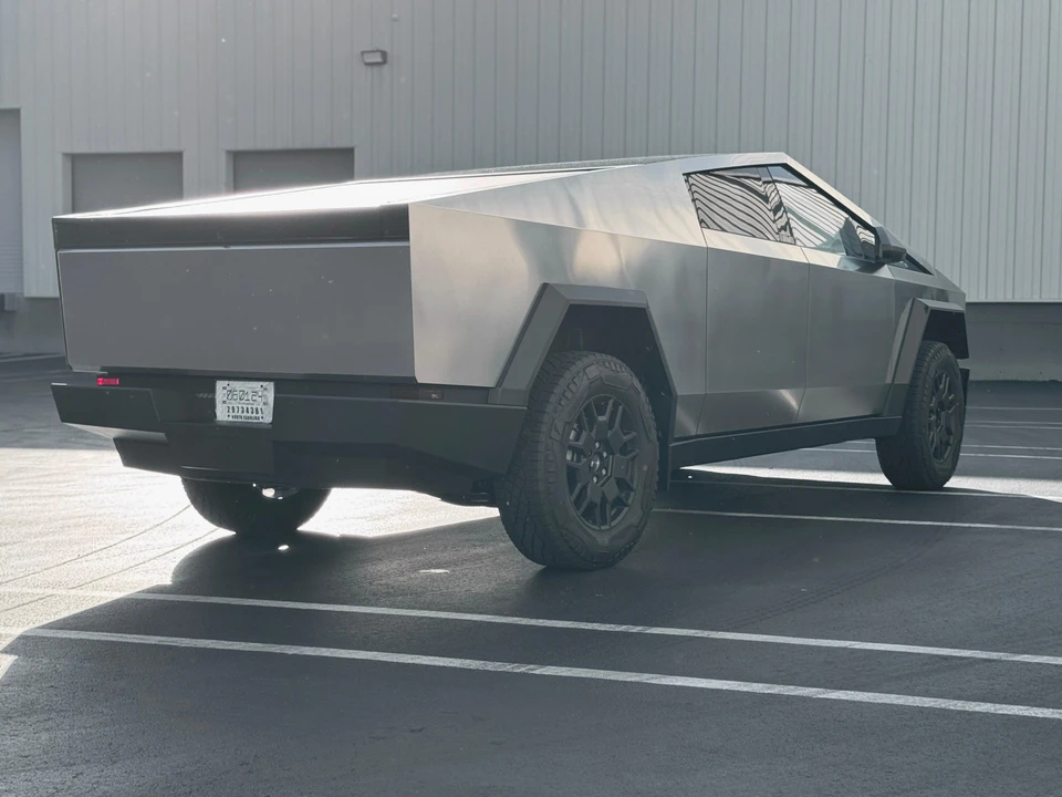 2024 Tesla Cybertruck - Image 17 of 31