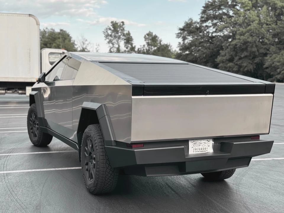 2024 Tesla Cybertruck - Image 15 of 31
