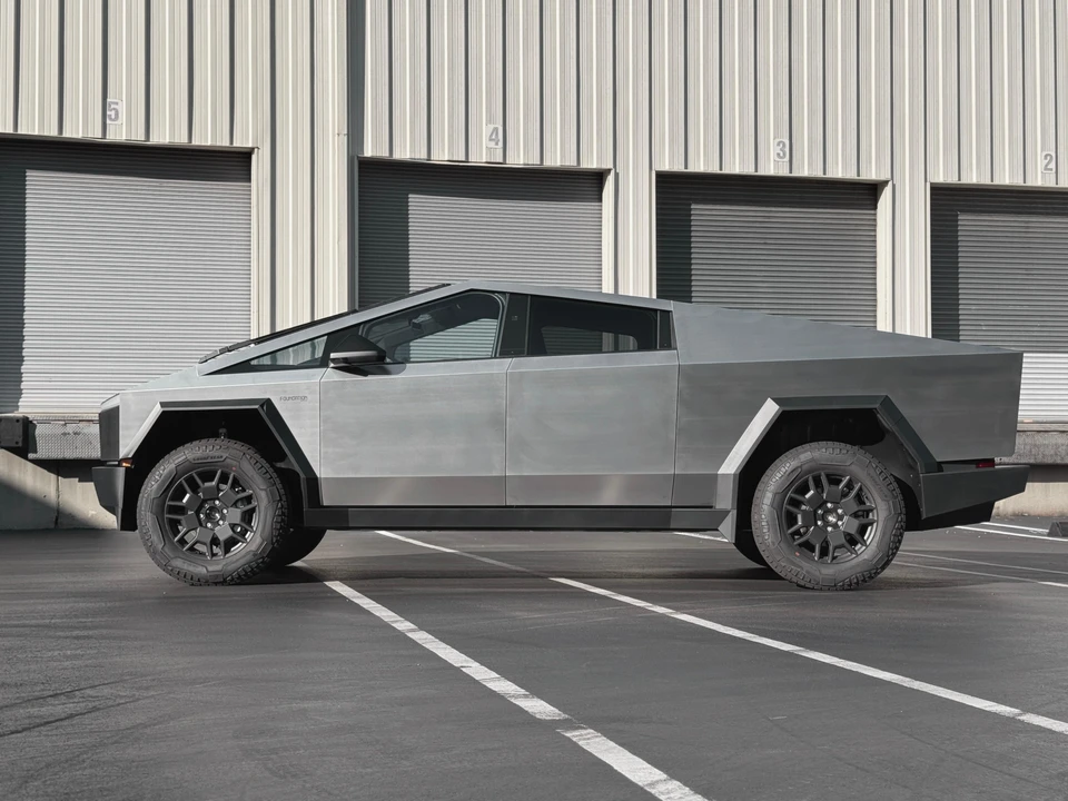 2024 Tesla Cybertruck - Image 11 of 31