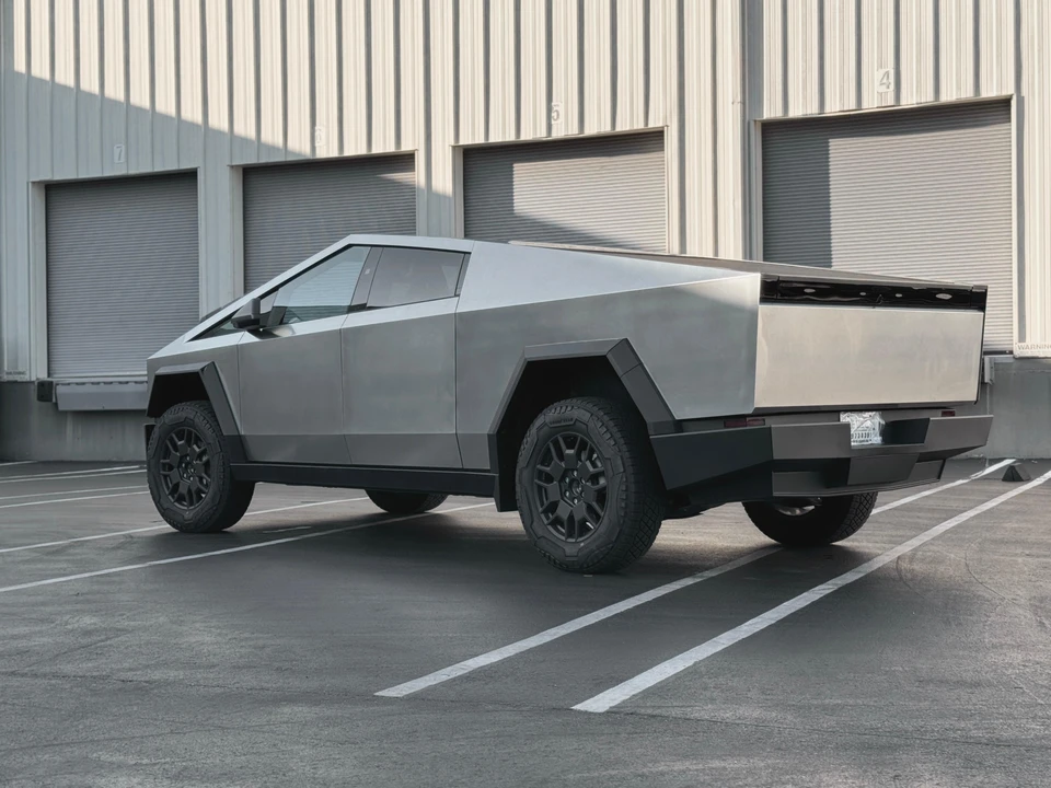 2024 Tesla Cybertruck - Image 13 of 31