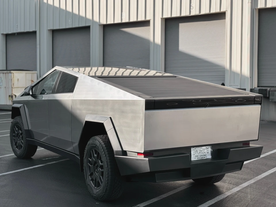2024 Tesla Cybertruck - Image 14 of 31