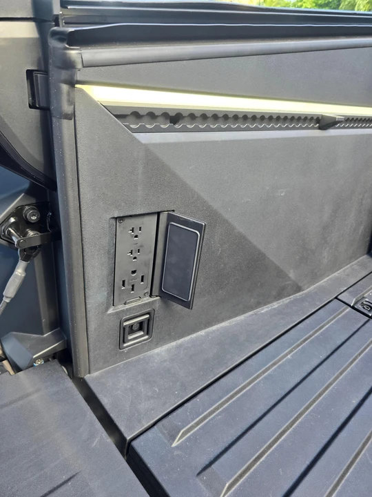 2024 Tesla Cybertruck - Image 27 of 31