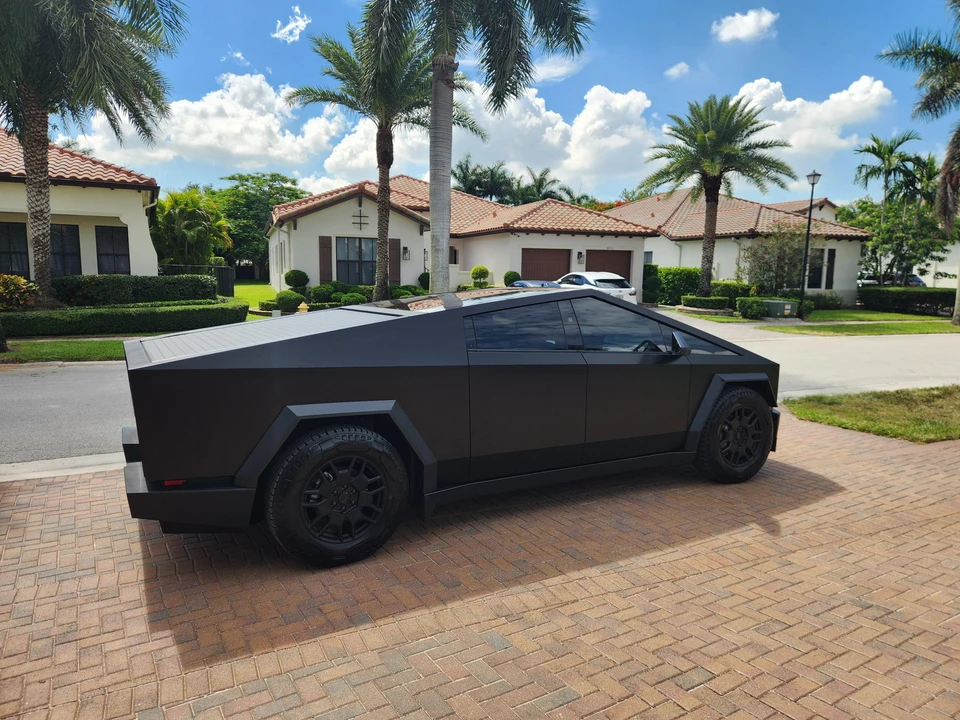 2024 Tesla Cybertruck - Image 18 of 31