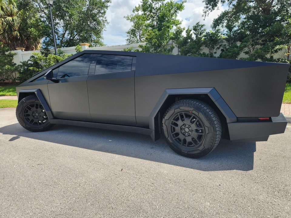 2024 Tesla Cybertruck - Image 10 of 31