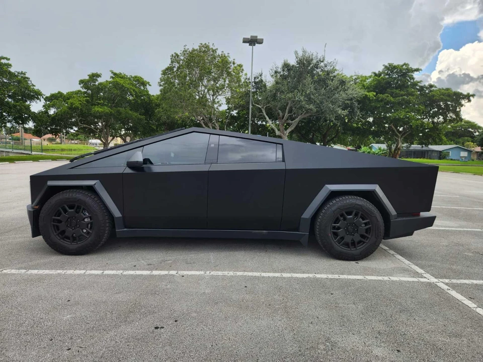 2024 Tesla Cybertruck - Image 9 of 31