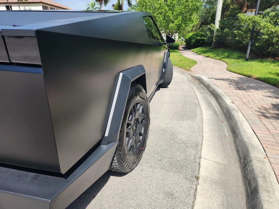 2024 Tesla Cybertruck - Image 30 of 31