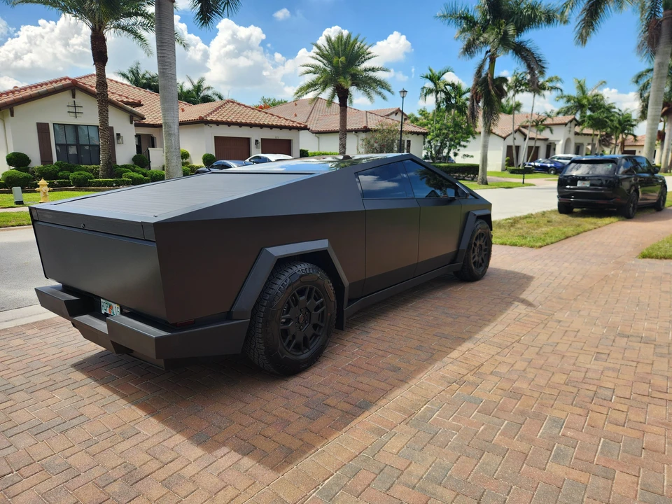 2024 Tesla Cybertruck - Image 16 of 31