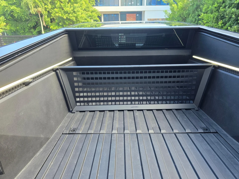 2024 Tesla Cybertruck - Image 26 of 31