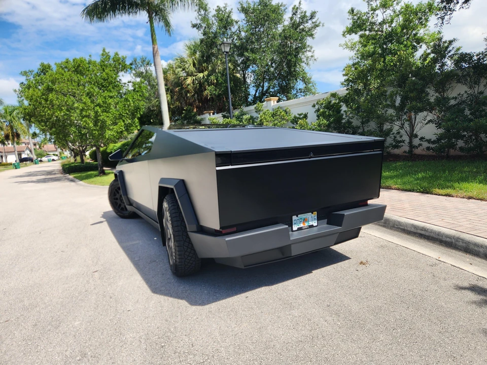 2024 Tesla Cybertruck - Image 13 of 31
