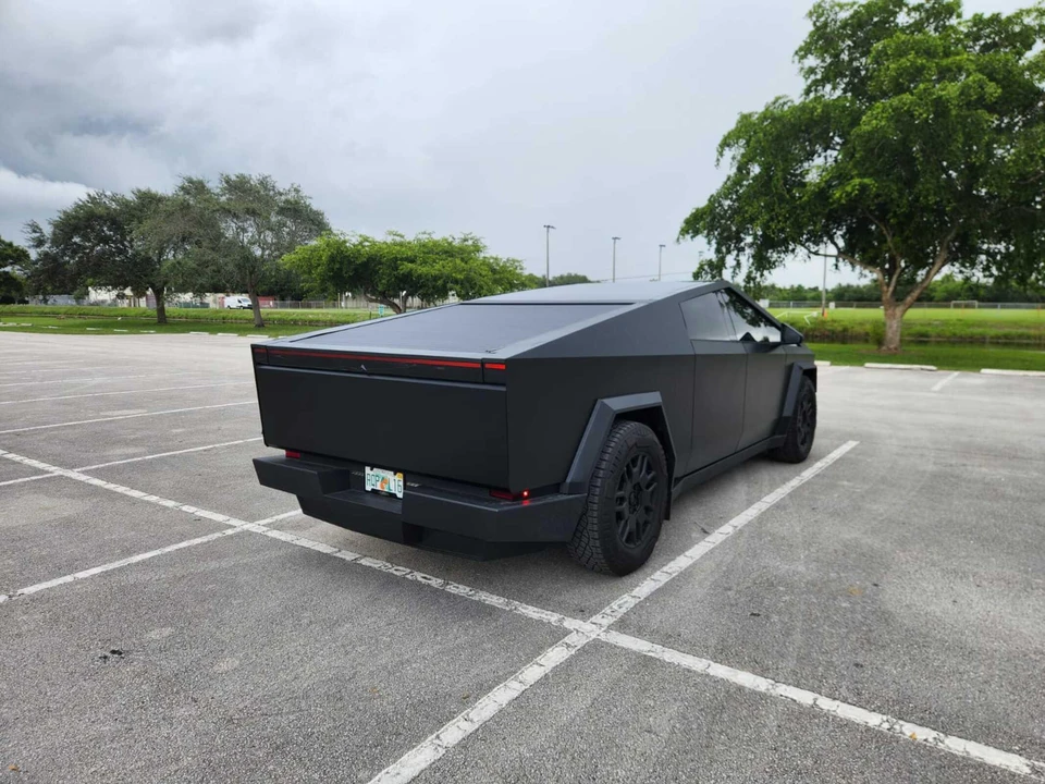 2024 Tesla Cybertruck - Image 14 of 31