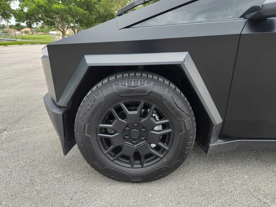 2024 Tesla Cybertruck - Image 31 of 31