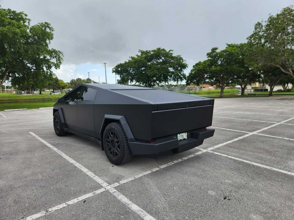 2024 Tesla Cybertruck - Image 11 of 31