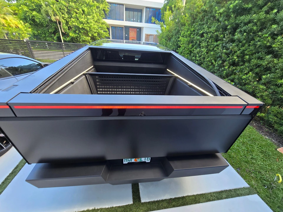 2024 Tesla Cybertruck - Image 24 of 31