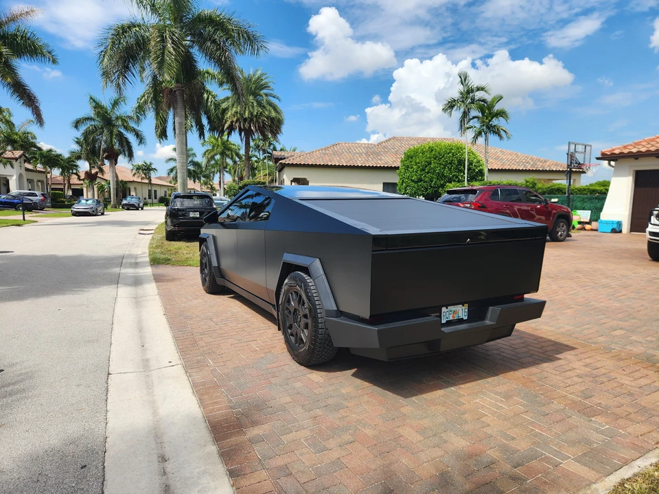2024 Tesla Cybertruck - Image 12 of 31