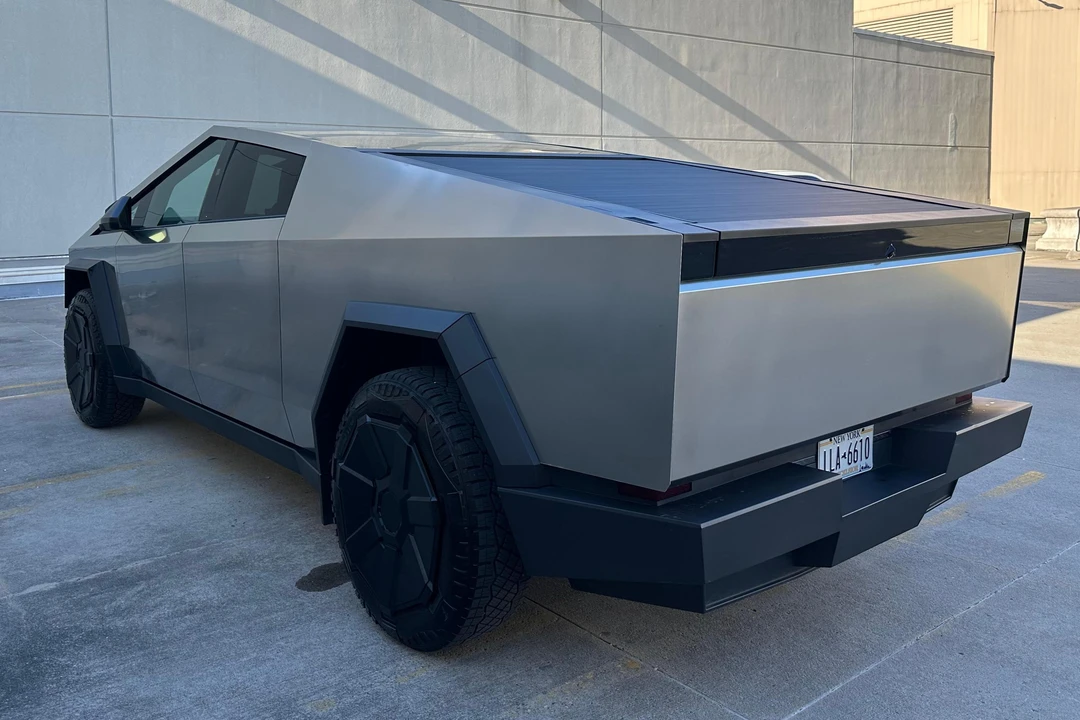 2024 Tesla Cybertruck - Image 11 of 31