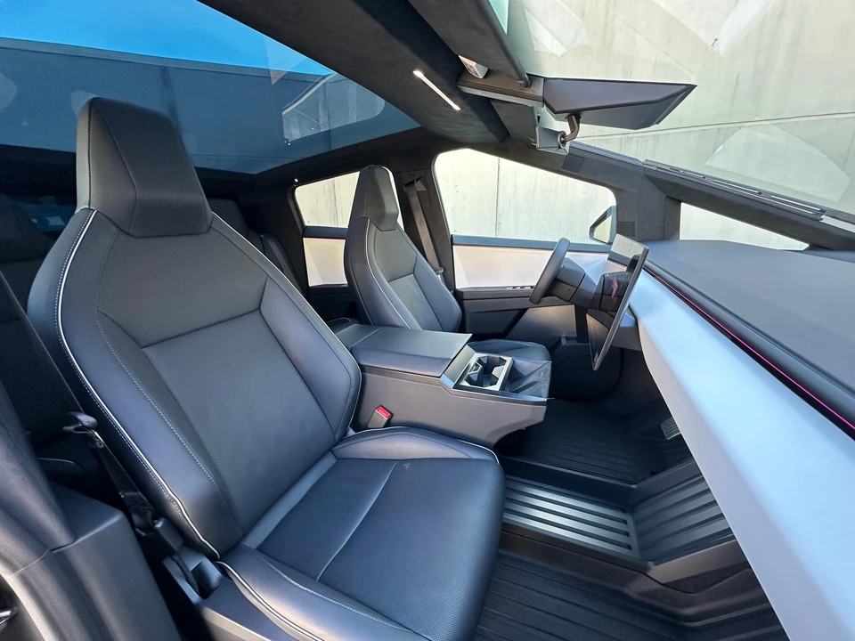 2024 Tesla Cybertruck - Image 28 of 31