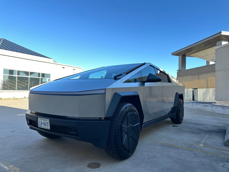 2024 Tesla Cybertruck - Image 8 of 31