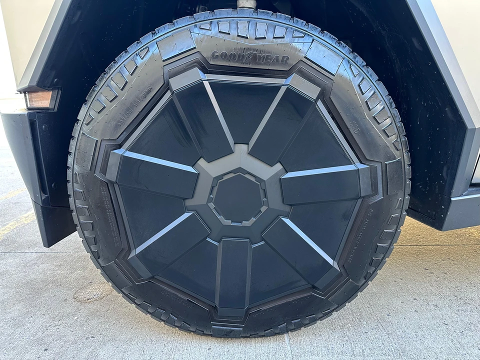 2024 Tesla Cybertruck - Image 20 of 31