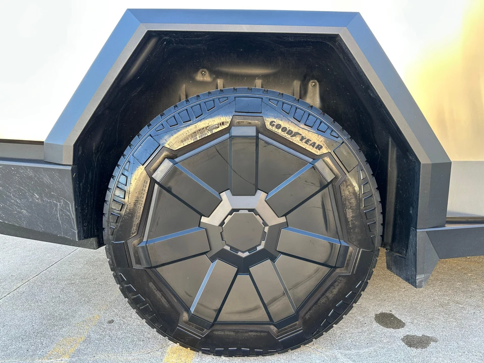 2024 Tesla Cybertruck - Image 23 of 31