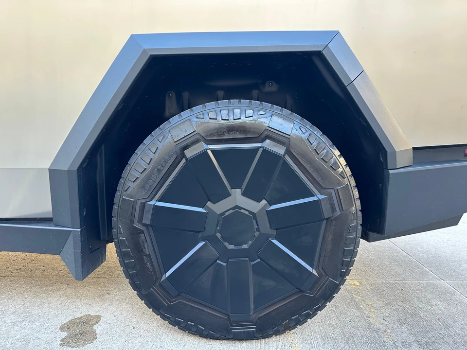 2024 Tesla Cybertruck - Image 21 of 31