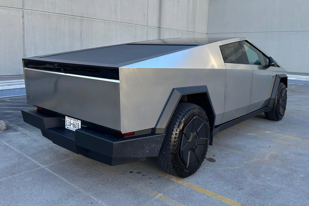 2024 Tesla Cybertruck - Image 14 of 31