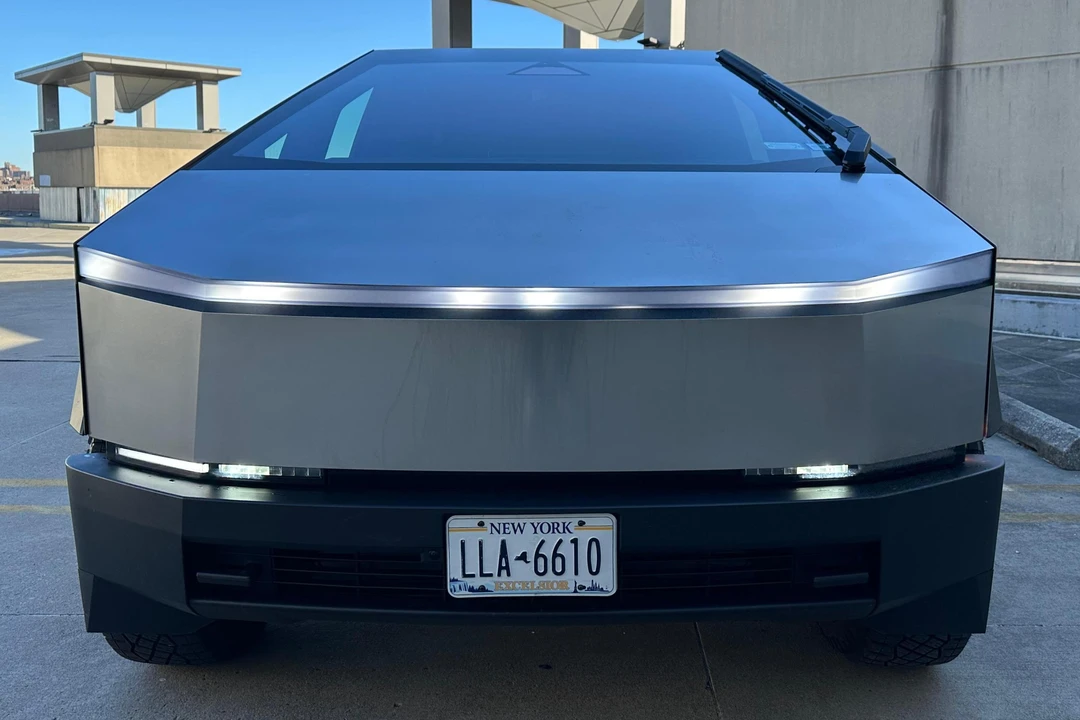 2024 Tesla Cybertruck - Image 2 of 31