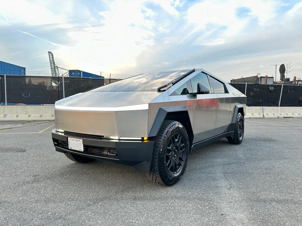 2024 Tesla Cybertruck - Image 9 of 31