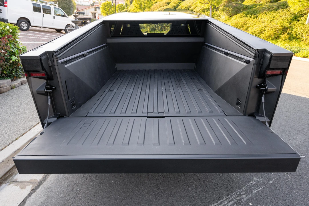 2024 Tesla Cybertruck - Image 19 of 31