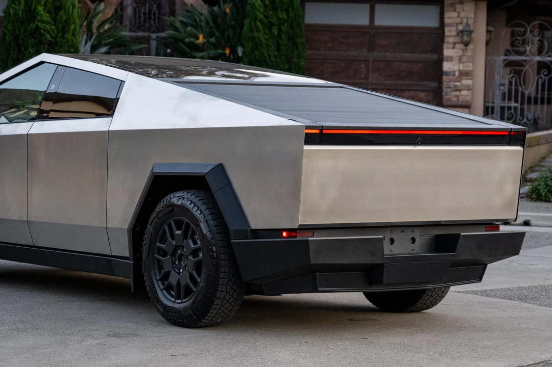 2024 Tesla Cybertruck - Image 17 of 31