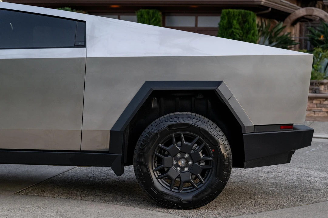 2024 Tesla Cybertruck - Image 16 of 31