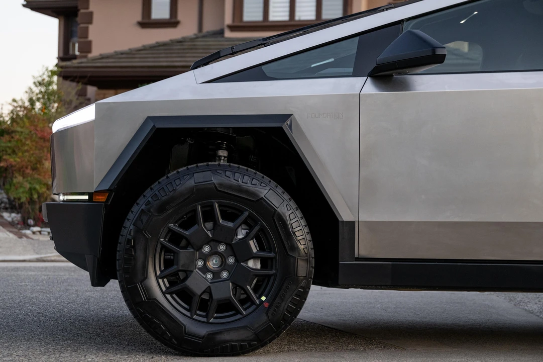 2024 Tesla Cybertruck - Image 14 of 31
