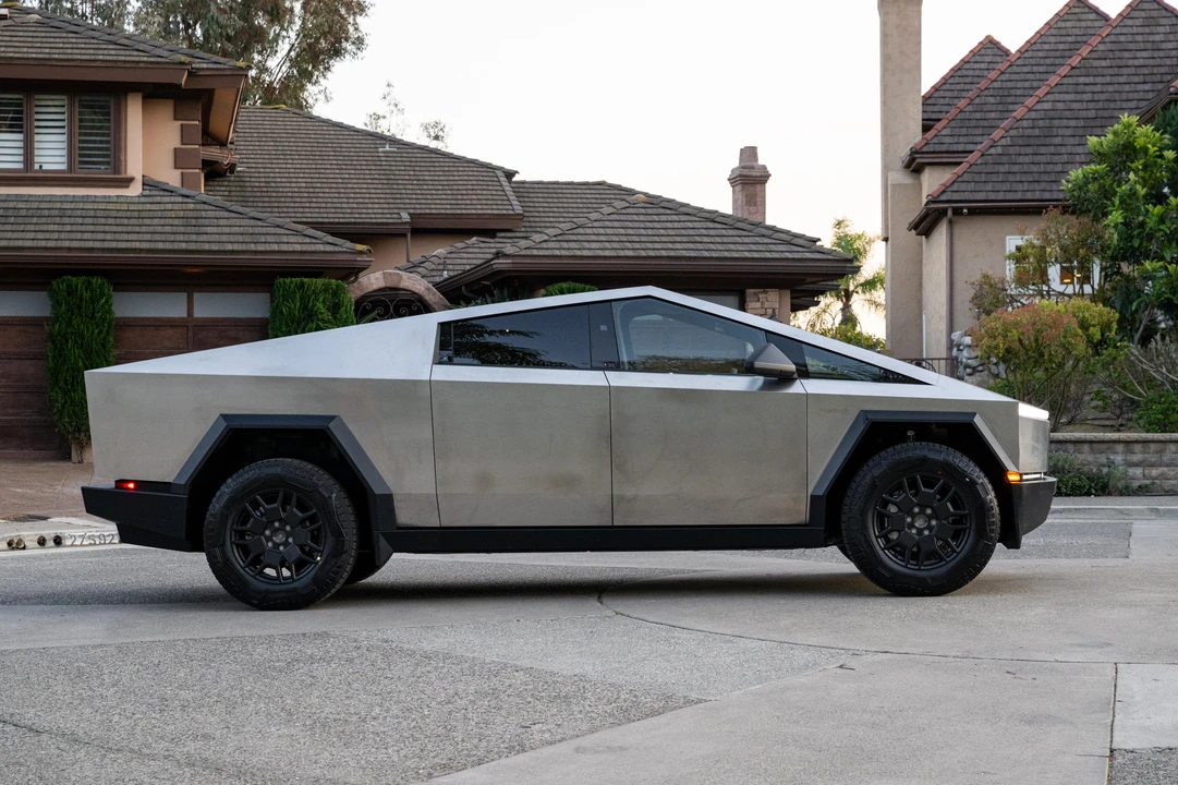 2024 Tesla Cybertruck - Image 10 of 31